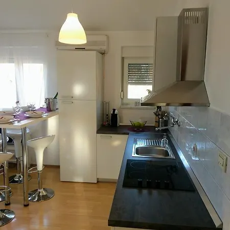 Lana Apartment *