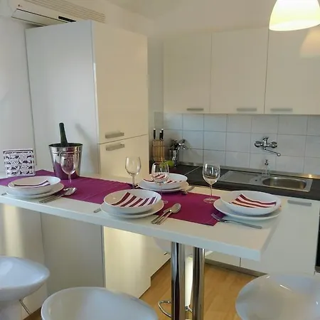 Lana Apartment
