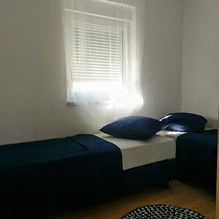Lana Apartment *