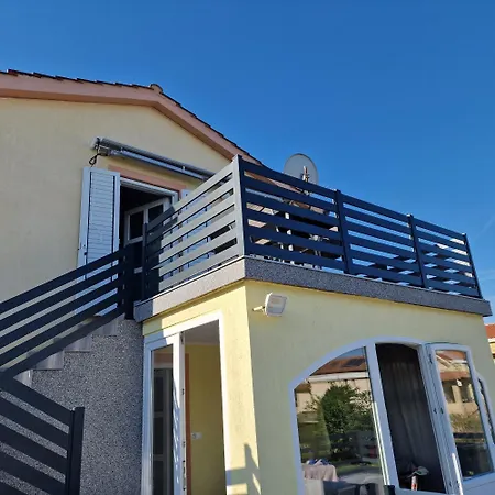 Apartman Lana *