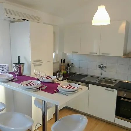 Apartman Lana *
